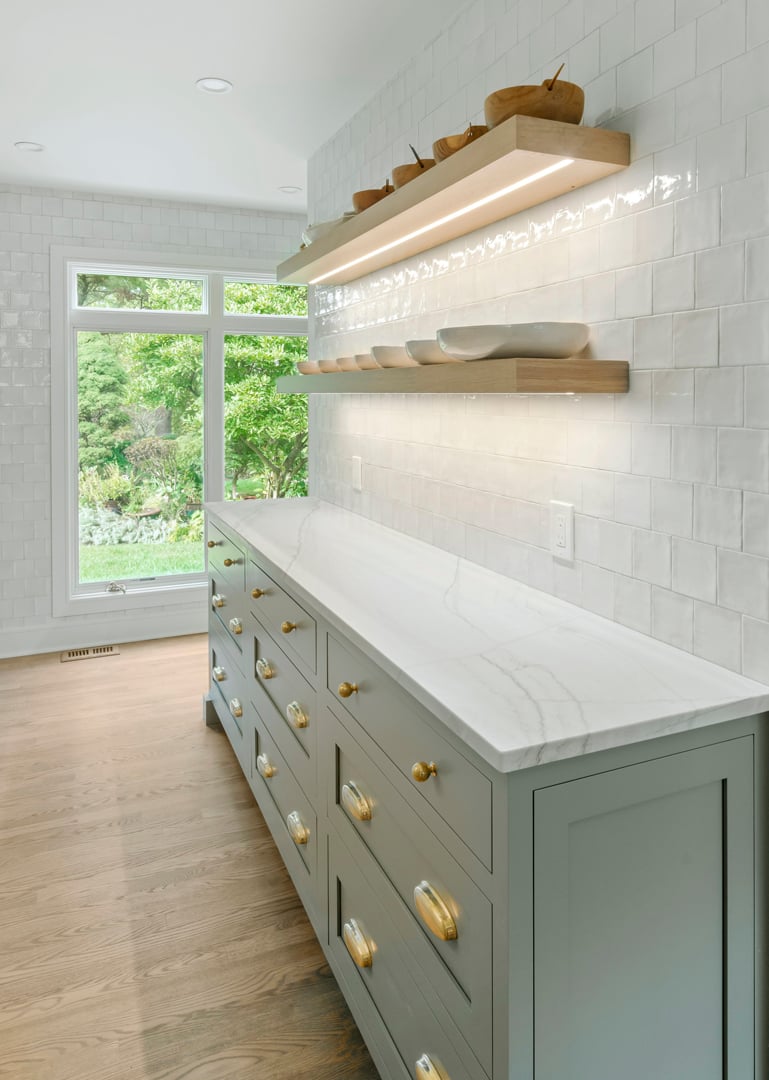 Kitchen with Infinity White quartz countertops and cabinetry