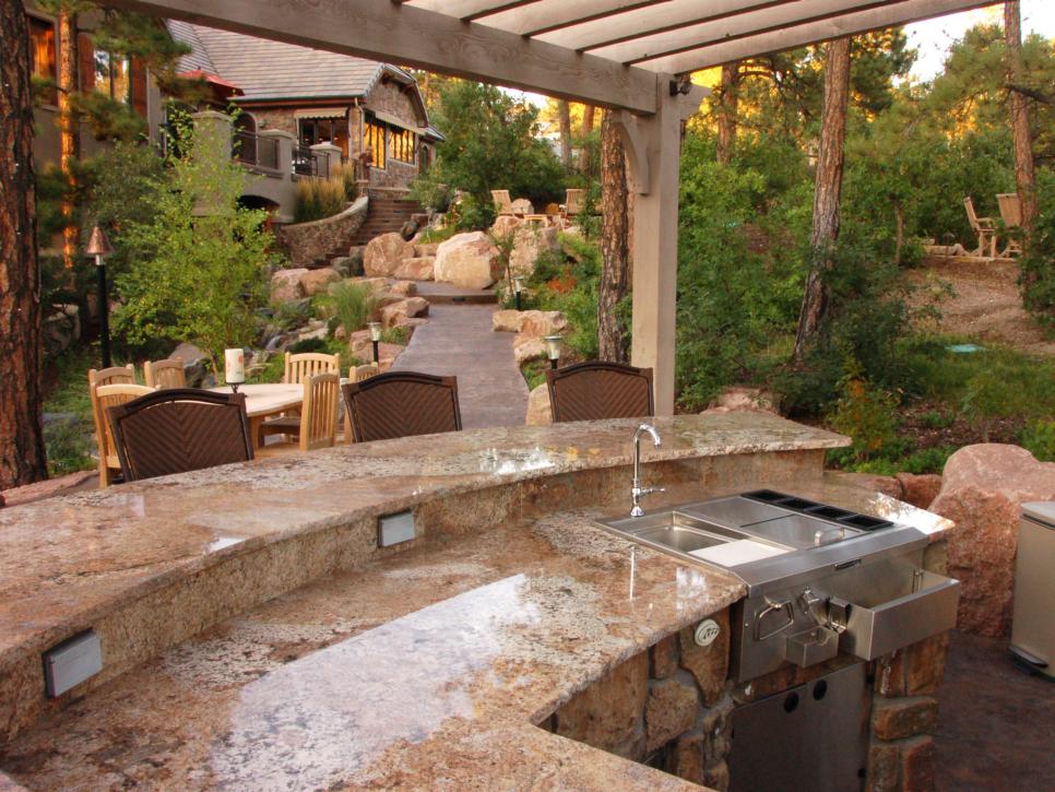 Outdoor Kitchen Countertop Options - Find the Best for Your Kitchen